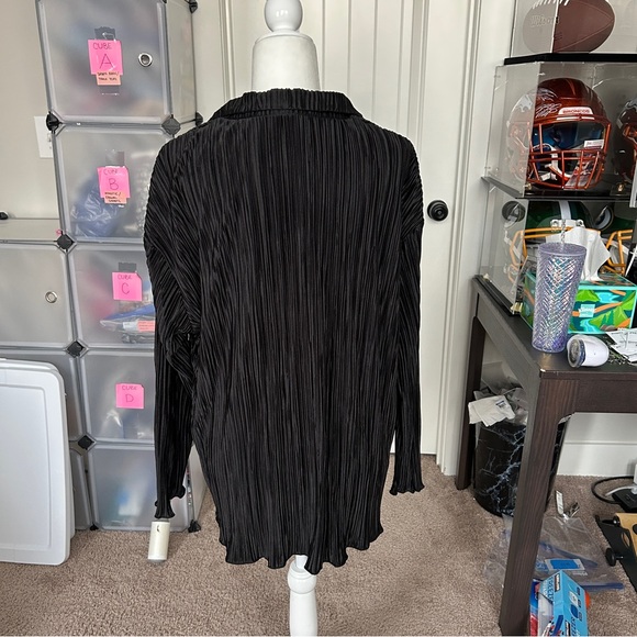 No Boundaries Black Soot Plisse Button Up Shirt Size Medium - Picture 2 of 8